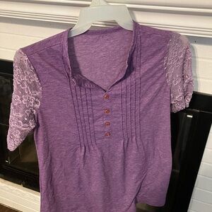 Size lg violet top with short lace sleeves